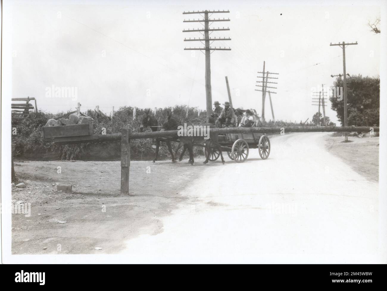 Photographie prise pendant le tournage de « Travelers Toll ». Légende originale : prise pendant le tournage de « Wheels of Progress » - « Travelers Toll ». J. K. Hillers - 1927. État: Maryland place: Meadows. Banque D'Images