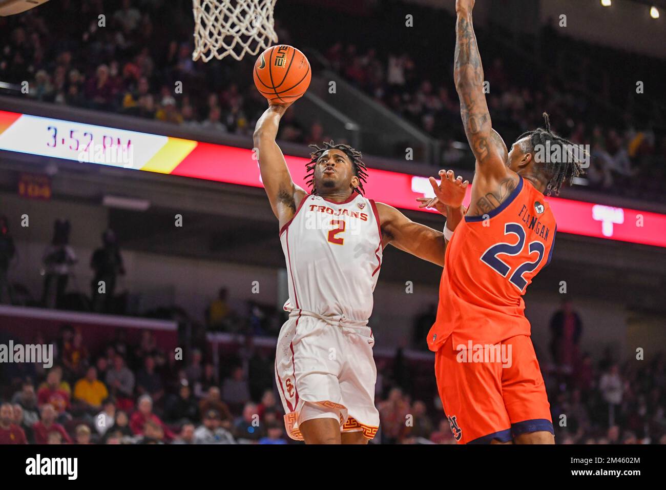 Les Tigres d'Auburn gardent Allen Flanigan (22) tente de bloquer les chevaux de Troie de la Californie du Sud garde Reese Dixon-Waters (2) lors d'un match de basket-ball NCAA sur S Banque D'Images