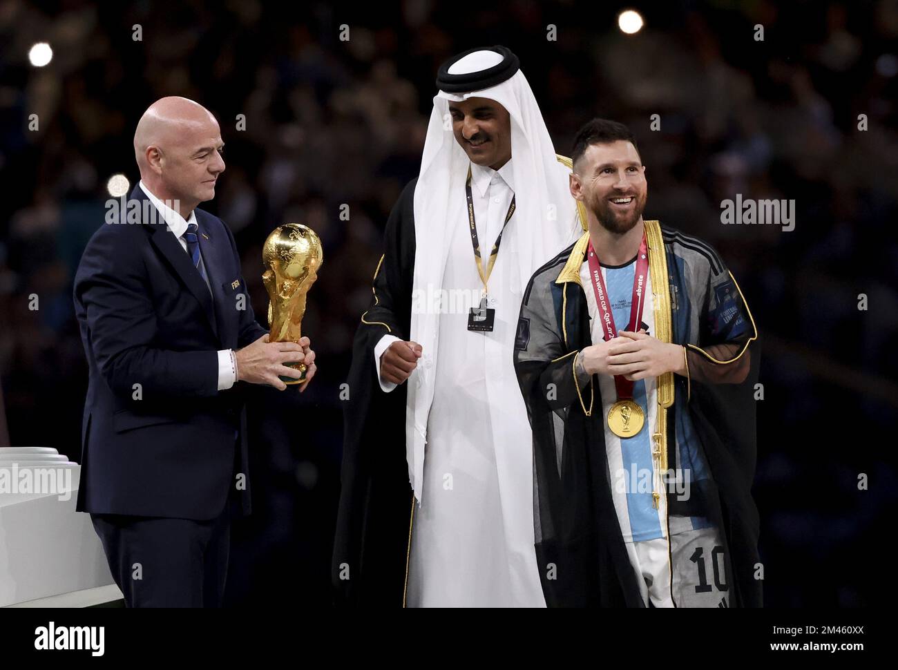 Al Daayen, Qatar - 18/12/2022, Gianni Infantino, président de la FIFA, émir du Qatar, cheikh Tamim bin Hamad Al Thani, Lionel Messi de l'Argentine lors de la cérémonie de remise des trophées suivant la coupe du monde de la FIFA 2022, finale du match de football entre l'Argentine et la France sur 18 décembre 2022 au stade Lusail d'Al Daayen, Qatar - photo: Jean Catuffe/DPPI/LiveMedia Banque D'Images