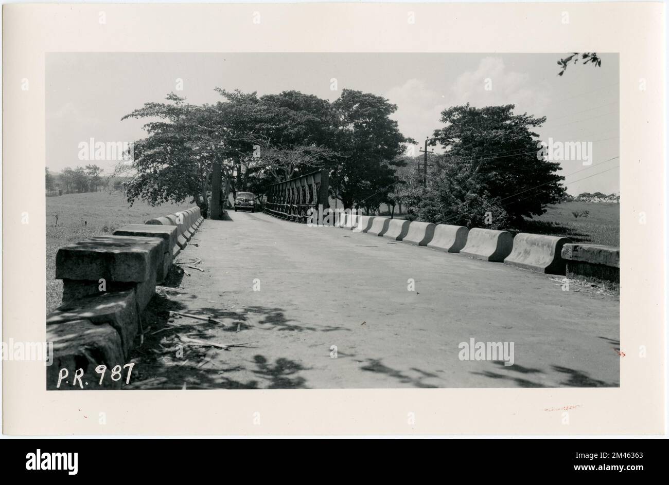 Pont de la rivière Loiza à Carolina. Légende originale: Pont de la rivière Loiza à Carolina sur le projet F 39 N° 5 de l'extrémité ouest du pont ouest. Remarque : 2 largeurs de chaussée. État: Porto Rico. Banque D'Images