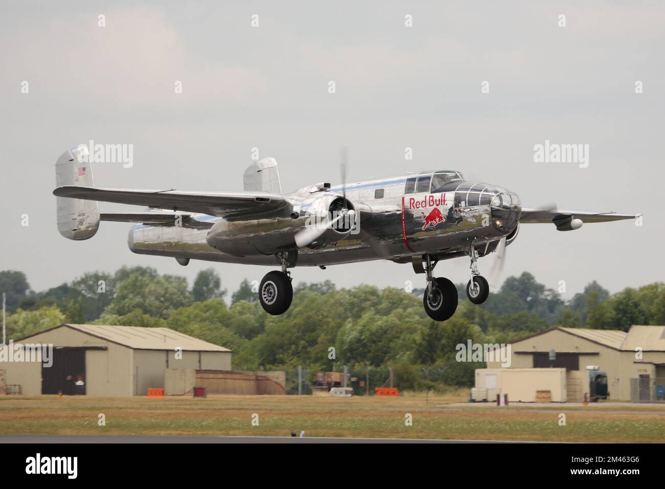 Red Bull North-American B-25 Mitchell au Royal International Air Tattoo 2013 à RAF Fairford, Royaume-Uni Banque D'Images