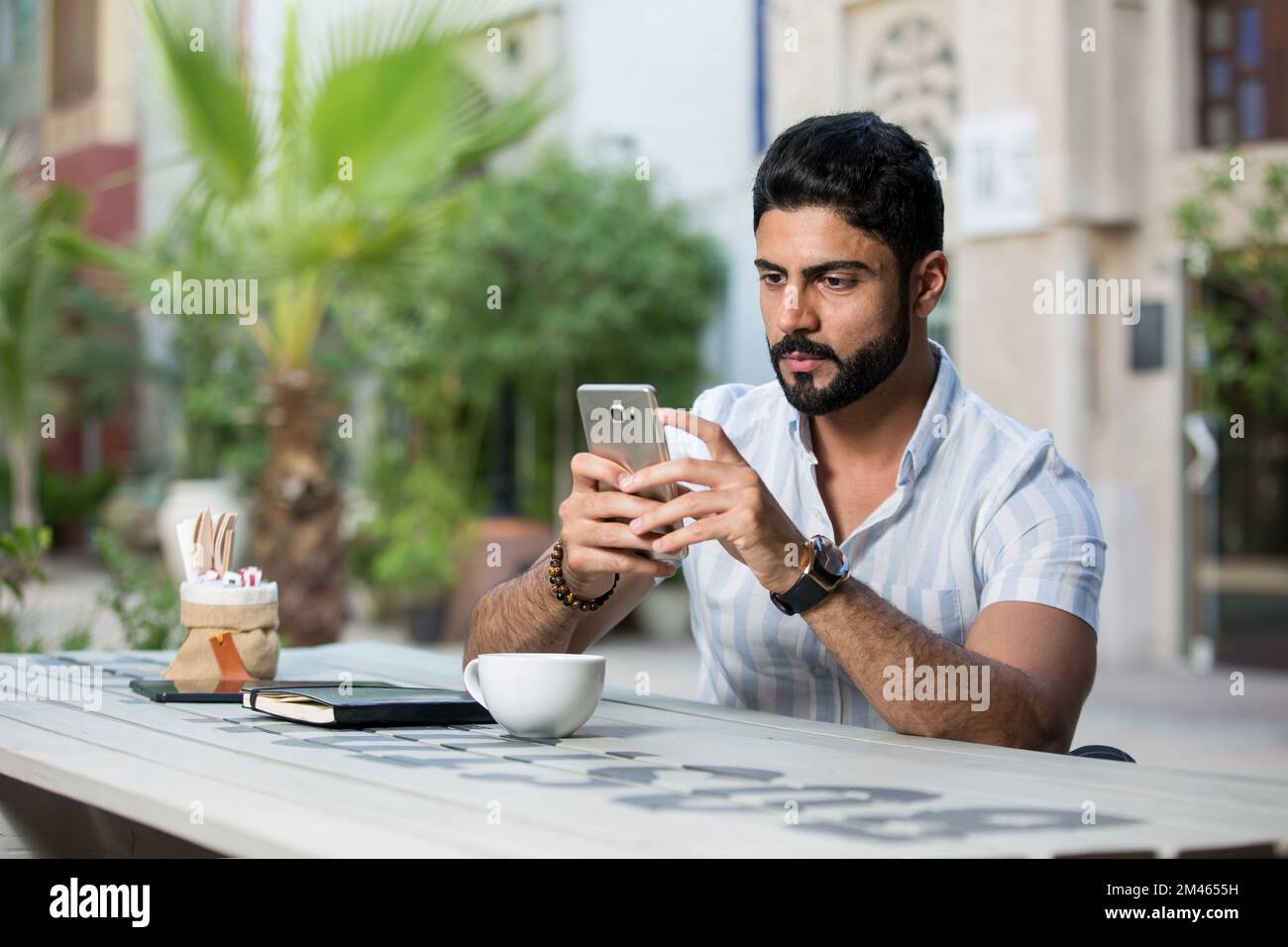 Portrait d'un homme arabe expatrié. Banque D'Images