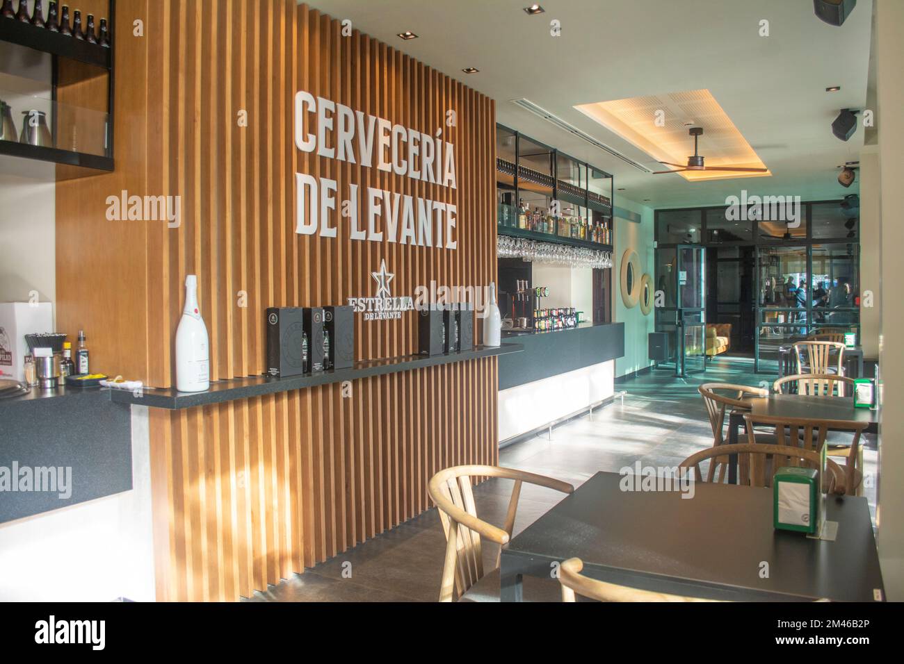 Intérieur du nouveau bar restaurant Alviento sur le quai du port de Cartagena à Murcia, Espagne Banque D'Images