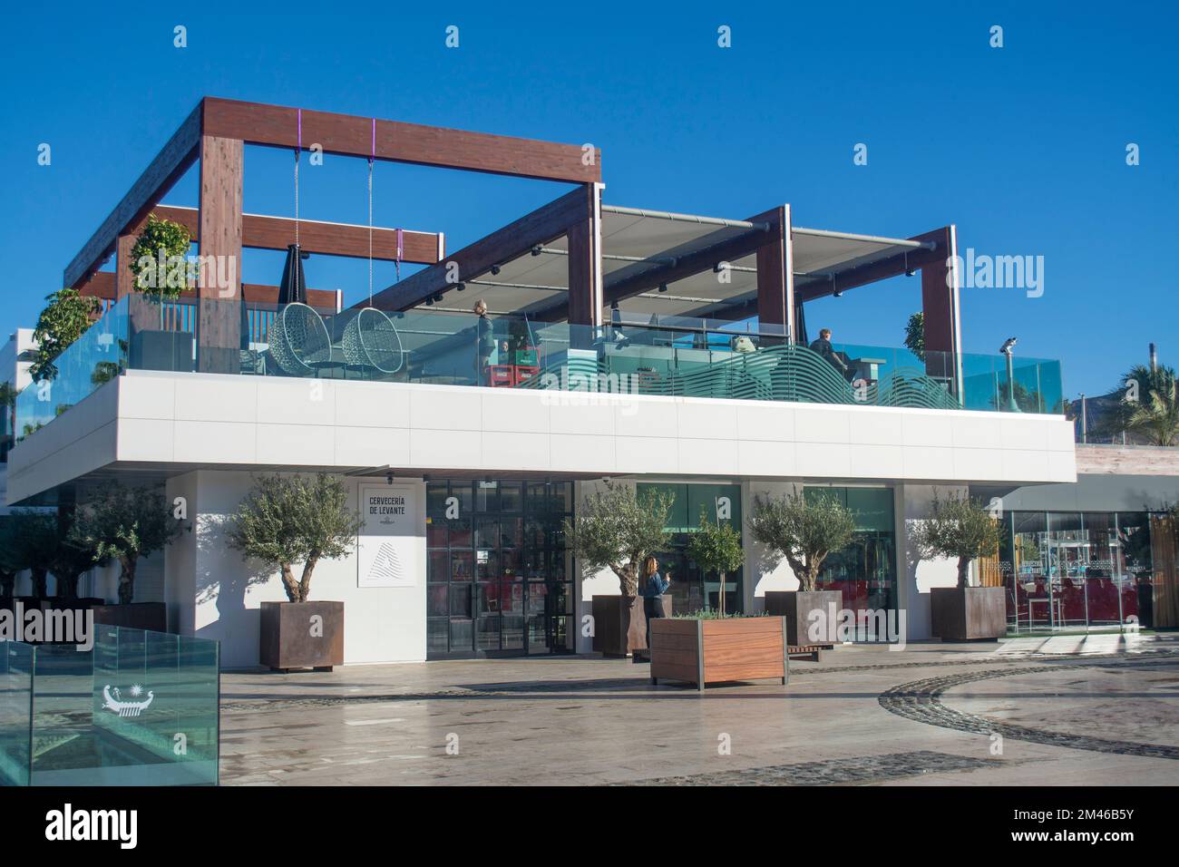 Extérieur du nouveau bar restaurant Alviento sur le quai du port de Cartagena à Murcia, Espagne Banque D'Images