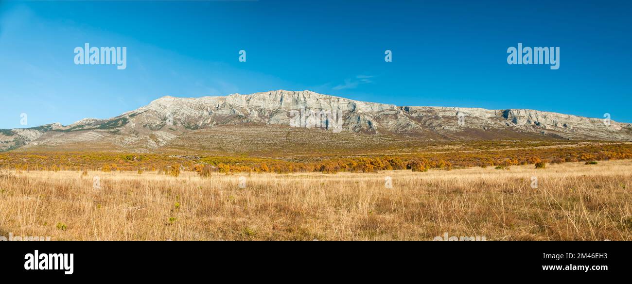 Panorama de la montagne de Dinara en automne vu de l'ouest Banque D'Images