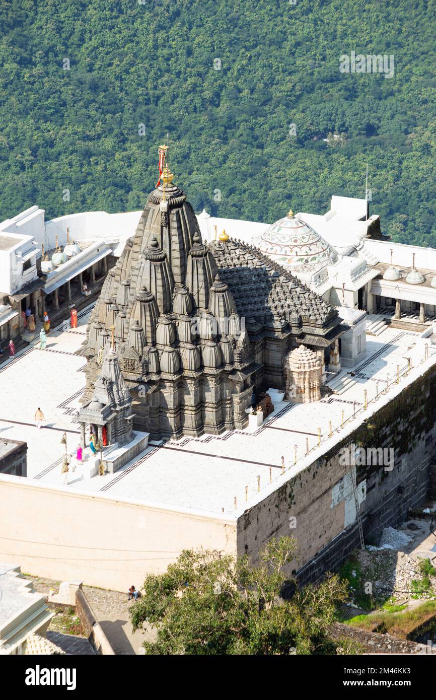 INDE, GUJARAT, JUNAGADH, octobre 2022, dévot à Girnar Neminath Jain Tirth, les temples sont considérés comme le deuxième plus respecté pèlerinage de Jain, Ginar Banque D'Images