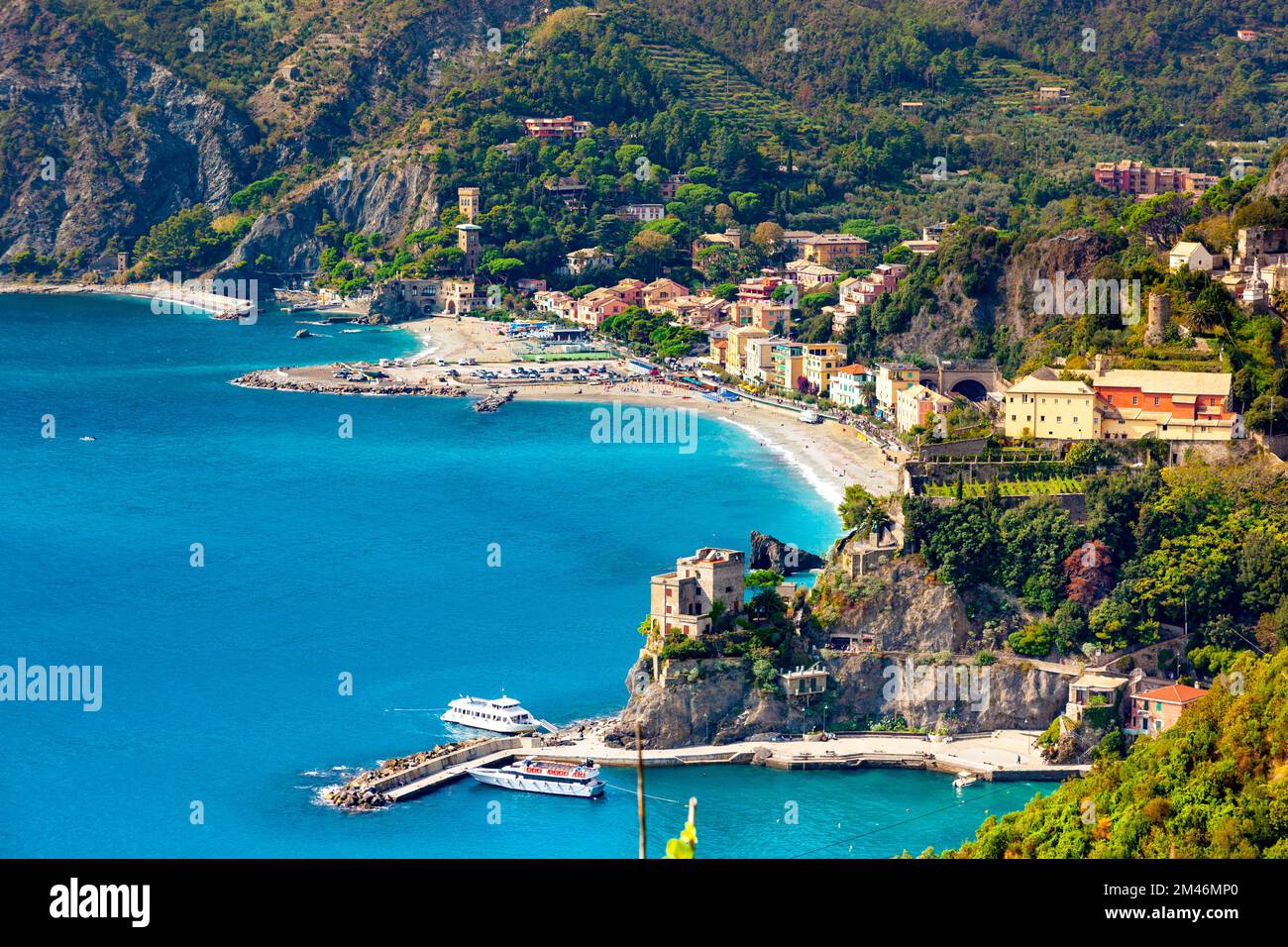 Vue sur la plage et la mer à Monterosso Al Mare, Cinque Terre, la Spezia, Italie Banque D'Images