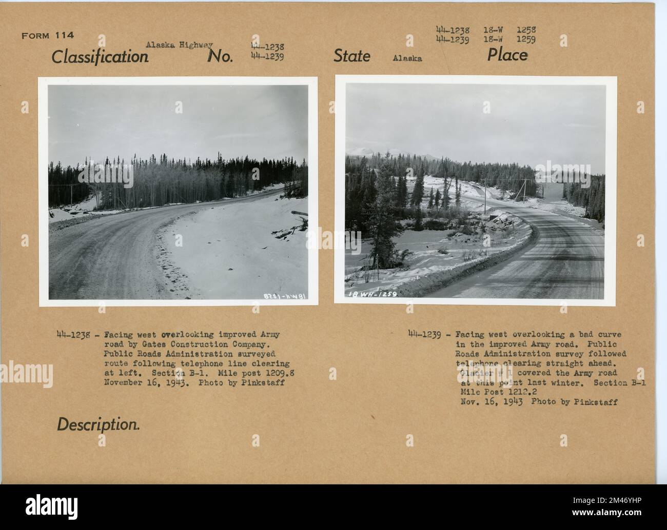 Face à l'ouest donnant sur la meilleure route de l'Armée de terre. Légende originale: 44-1238 - face à l'ouest surplombant la route améliorée de l'Armée par Gates Construction Company. L'Administration des routes publiques a effectué un sondage sur l'itinéraire suivant le dégagement de la ligne téléphonique à gauche. Section B-1. Mile après 1209,8 16 novembre 1943. Photo de Pinkstaff. Légende originale: 44-1239 - face à l'ouest surplombant une mauvaise courbe sur la route améliorée de l'Armée de terre. L'enquête de l'Administration des routes publiques a suivi le nettoyage téléphonique en ligne droite. Le glacier no 1 a couvert la route de l'Armée de terre à ce point l'hiver dernier. Section B-1 Mile Post 1212,2 le 16 novembre 1943 photo de Pinkstaff. État : Banque D'Images