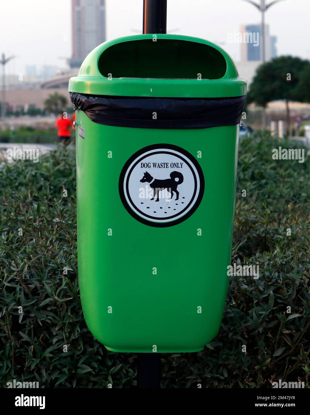 système de gestion des déchets animaux dans les lieux publics, poubelle en plastique pour l'élimination commerciale des déchets animaux Banque D'Images