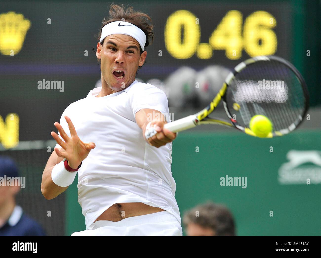 Rafael Nadal, Wimbledon tennis Championships 2014, Wimbledon, Londres. Hommes célibataires, Martin Klizan, (SVK) contre Rafael Nadal, Centre court. Banque D'Images