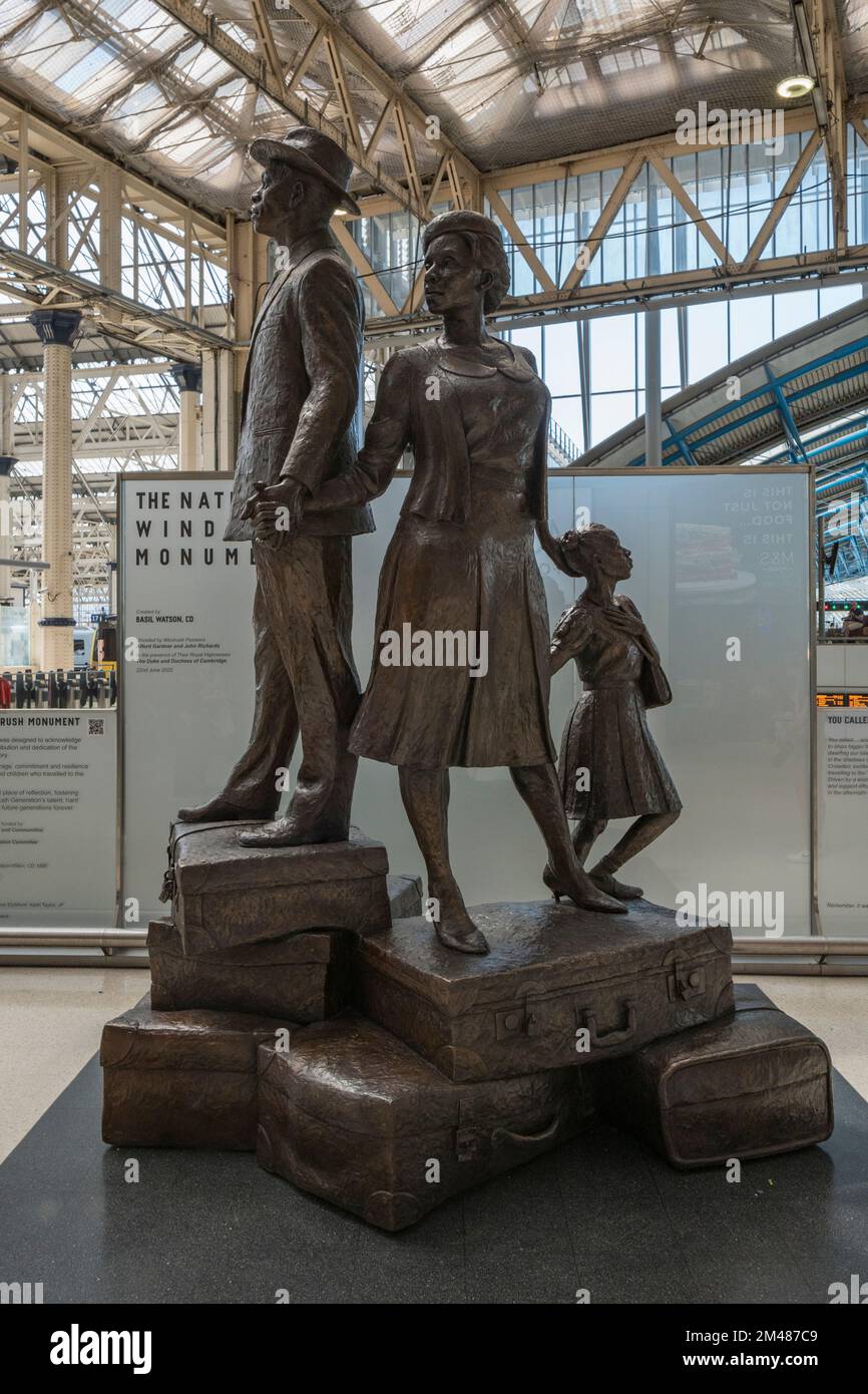 Le National Windrush Monument by Basil Watson, gare de Waterloo, Londres, Royaume-Uni. Banque D'Images