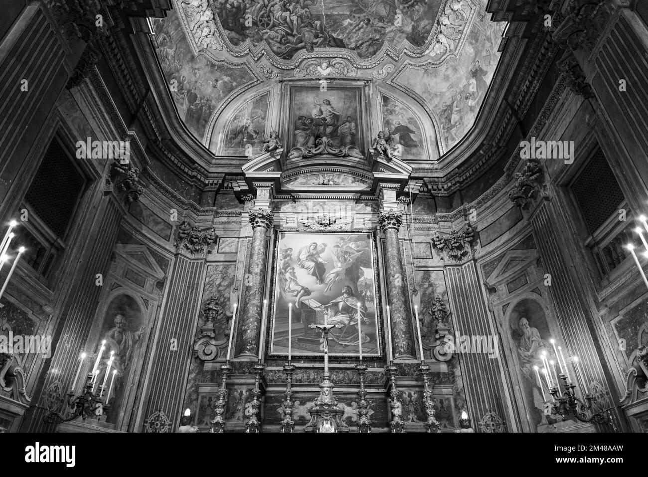 L'église de San Ferdinando est une église monumentale de Naples située dans le centre historique de la ville, sur la Piazza Trieste e Trento. Banque D'Images