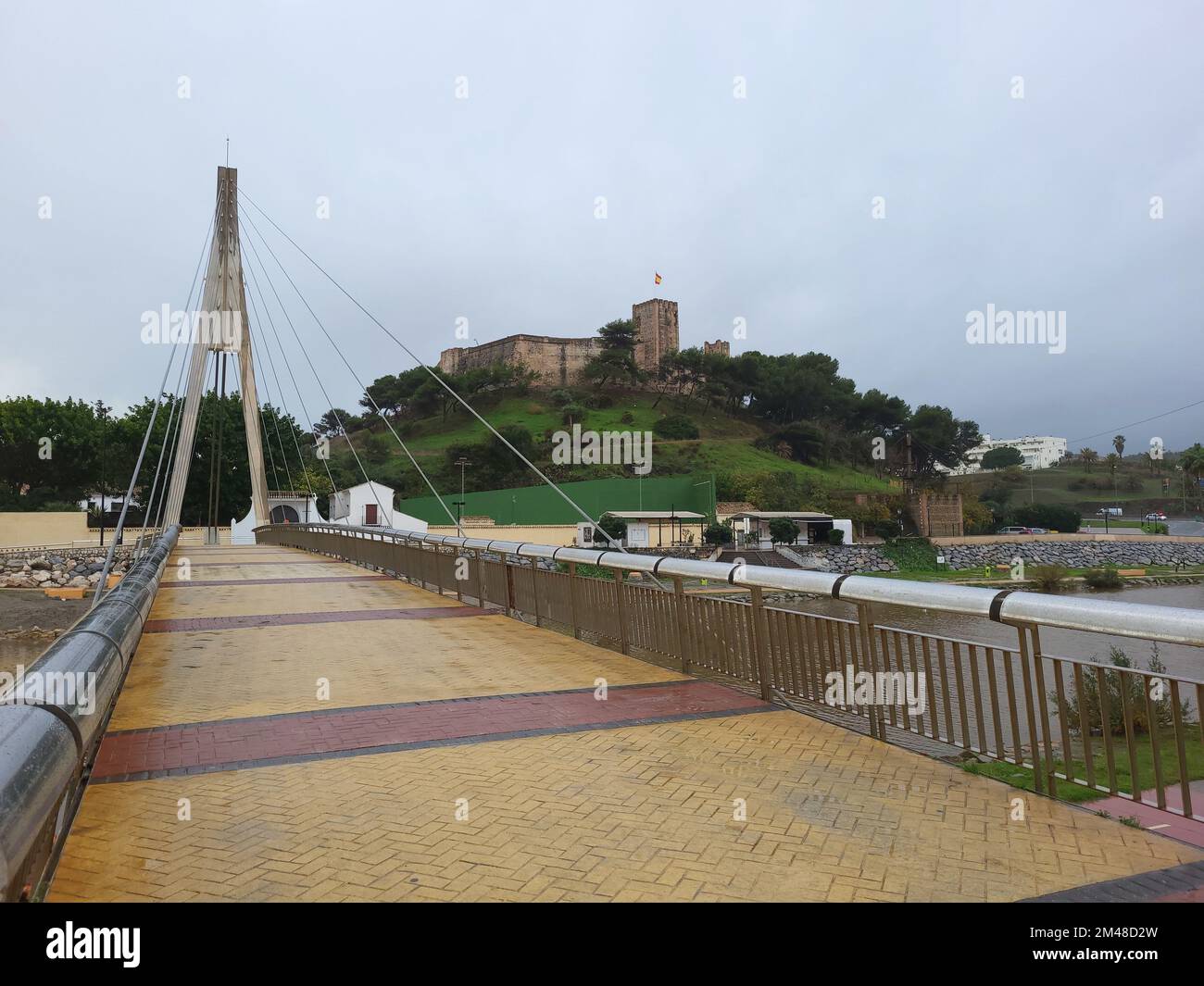 Pont et le château de Sohail à Fuengirola, province de Málaga, Espagne. Banque D'Images