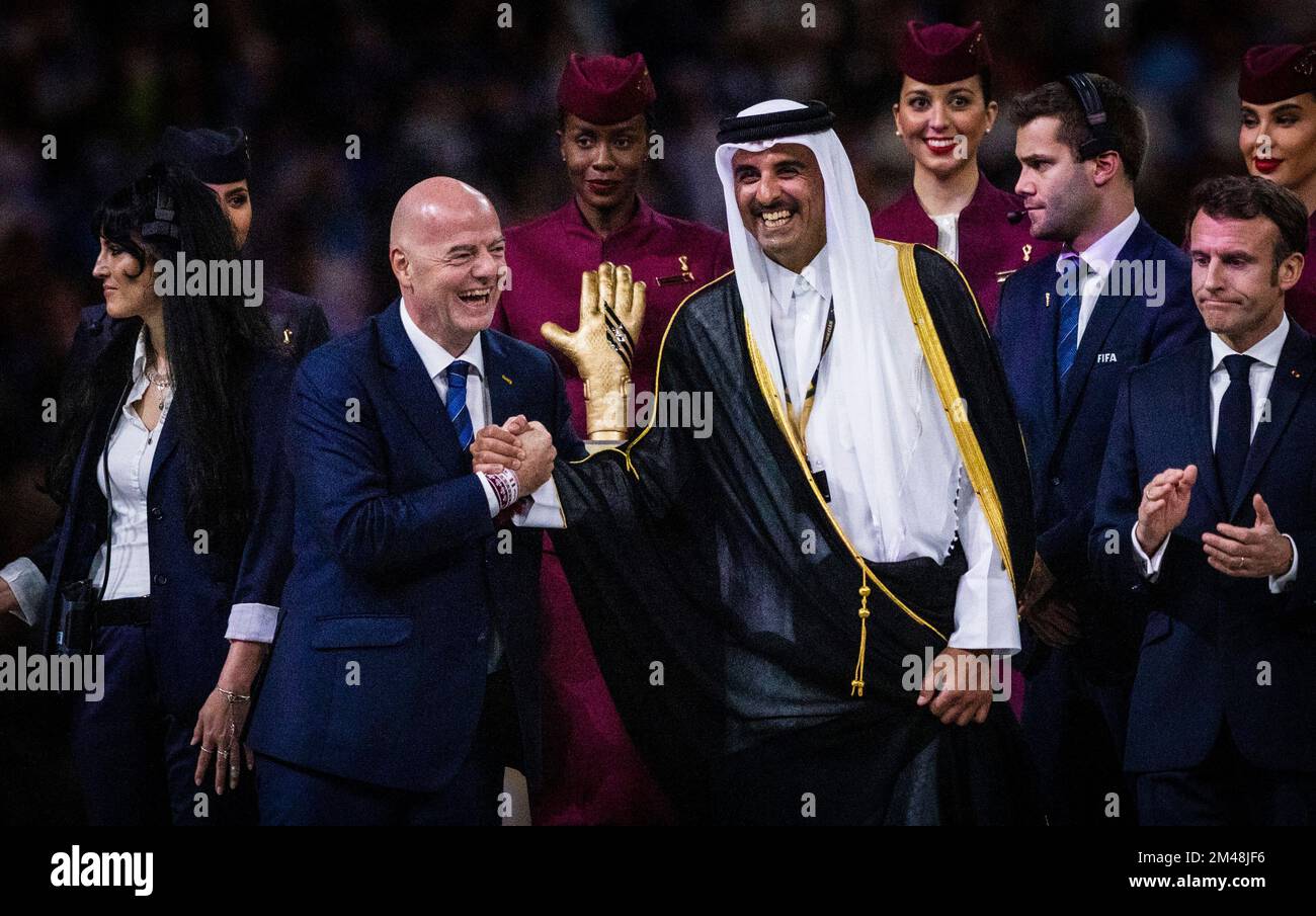Doha, Qatar. 18th décembre 2022. Gianni INFANTINO, président de la FIFA, et Emir du Qatar, Sheikh Tamim bin Hamad AL THANI Argentine - France finale du match Argen Banque D'Images