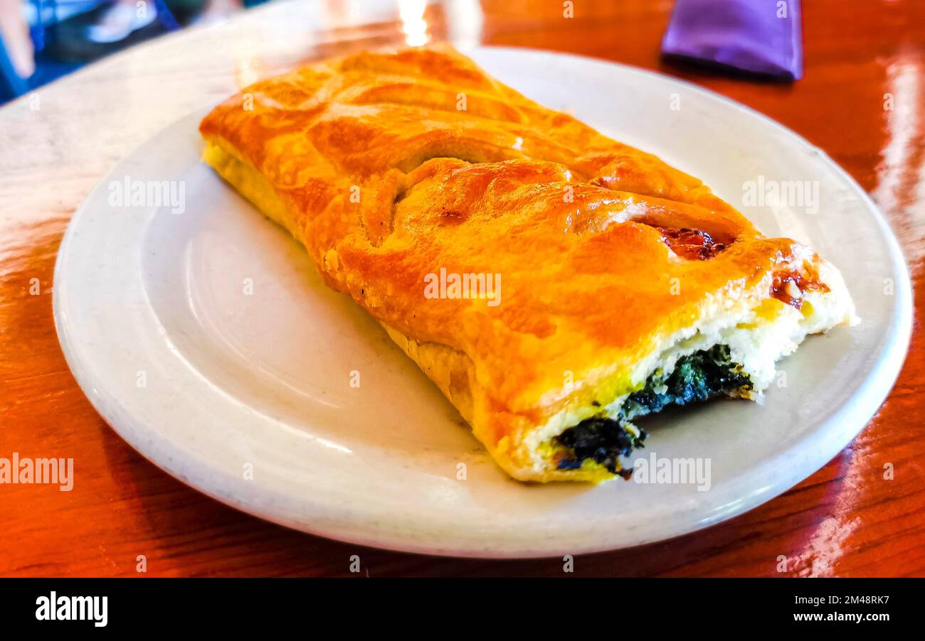 Plats mexicains typiques Tortas Tacos Empanadas et tamales à El Cafecito à Zicatela Puerto Escondido Oaxaca Mexique. Banque D'Images