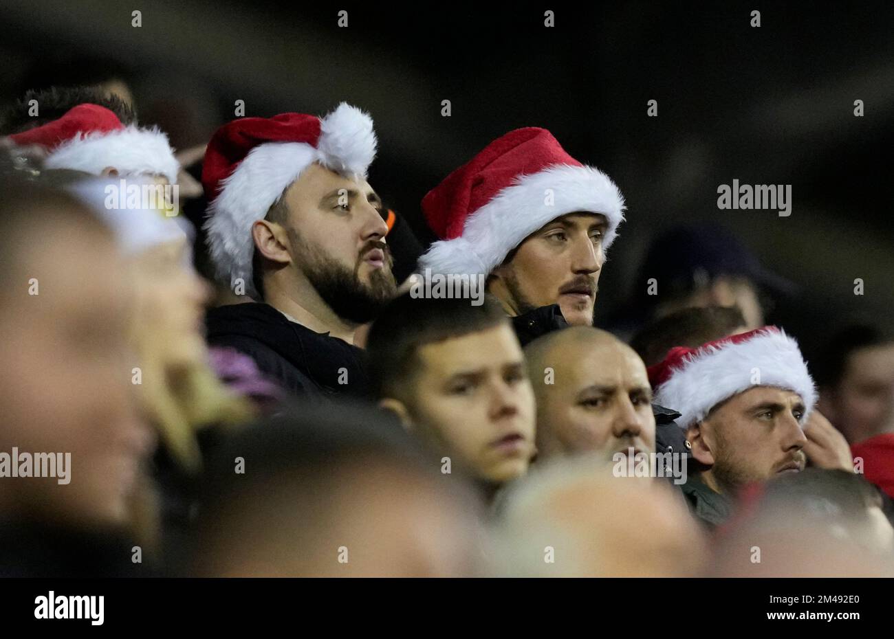 Wigan, Angleterre, le 19th décembre 2022. Sheffield Utd fans avec des chapeaux de Noël lors du match du championnat Sky Bet au stade DW, Wigan. Le crédit photo devrait se lire: Andrew Yates / Sportimage Banque D'Images