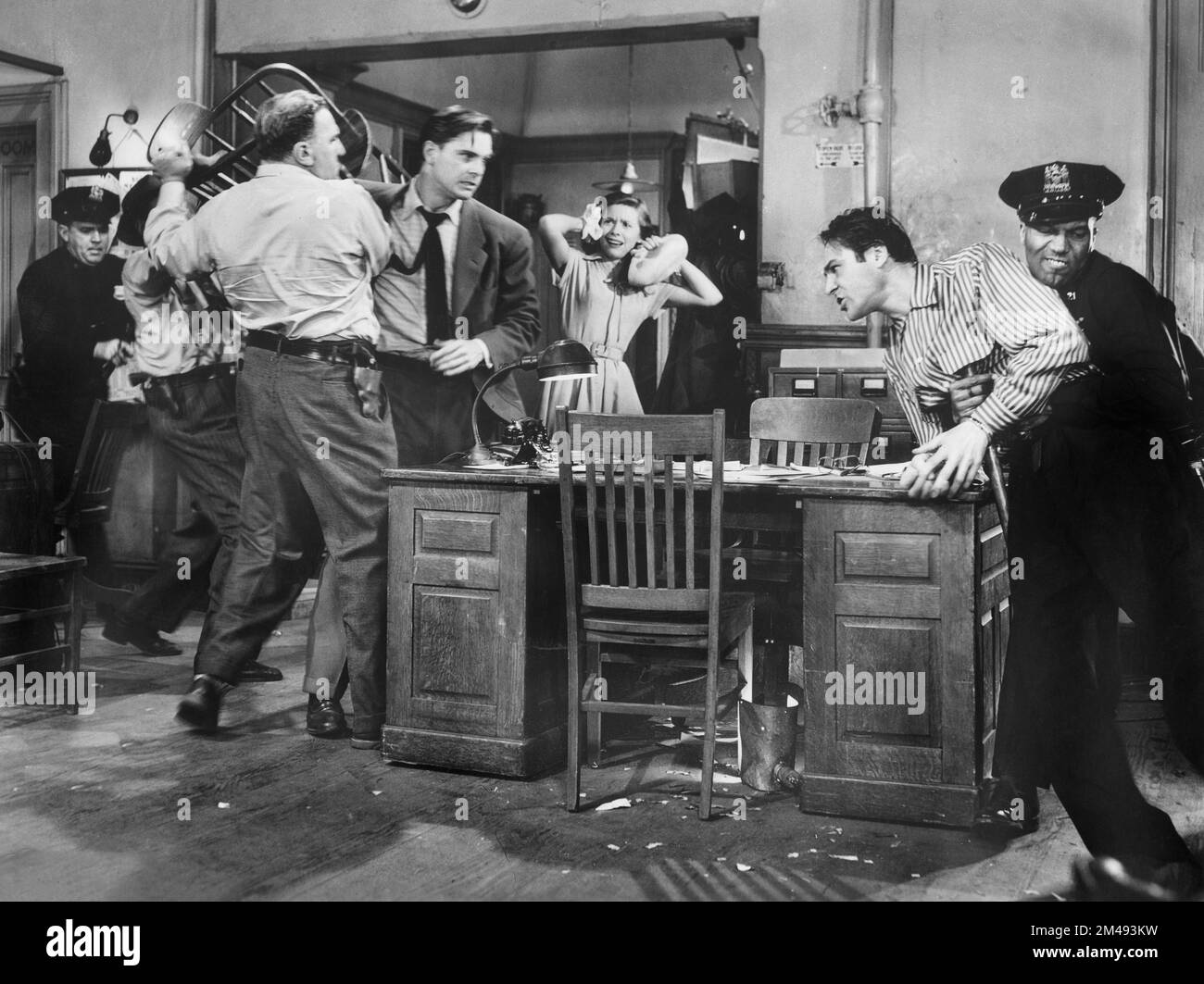 William Bendix, Craig Hill, Cathy O'Donnell, sur le tournage du film, « Histoire de la réalité », Paramount Pictures, 1951 Banque D'Images