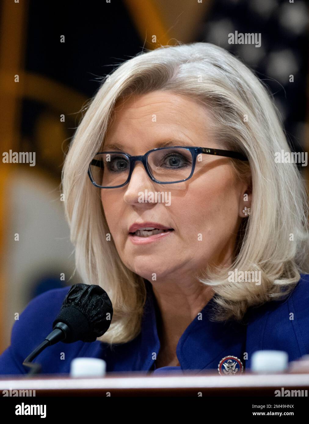 Washington, DC, États-Unis, 19 décembre 2022. COMITÉ spécial DE la Chambre DES REPRÉSENTANTS DES ÉTATS-UNIS pour enquêter sur l'attaque de 6 janvier contre la vice-présidente du Capitole Liz Cheney (républicaine du Wyoming) Présente sa déclaration d'ouverture le dixième jour du comité spécial de la Chambre des États-Unis pour enquêter sur l'attaque de 6 janvier sur l'audience du Capitole des États-Unis à Washington, DC sur 19 décembre 2022. Le comité spécial de la Chambre enquête sur l'attaque du 6 janvier 2021 contre les États-Unis Le Capitole a voté, pour la première fois dans l'histoire des États-Unis, pour renvoyer des accusations criminelles contre un ancien prési des États-Unis Banque D'Images