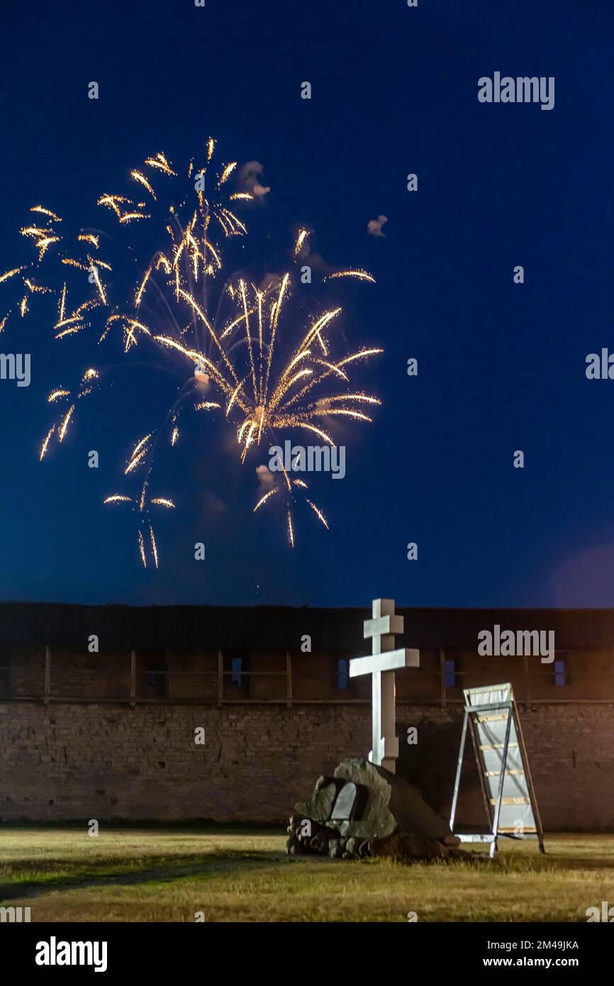 Feu d'artifice au-dessus du Kremlin, site de l'UNESCO Pskov, Russie Banque D'Images