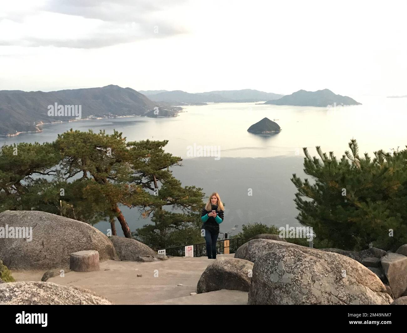 Île de Miyajima, Hatsukaichi, Japon : détail du Shrine Park d'Itsukushima, site de l'UNESCO et Trésor national du Japon inclus en S. Banque D'Images