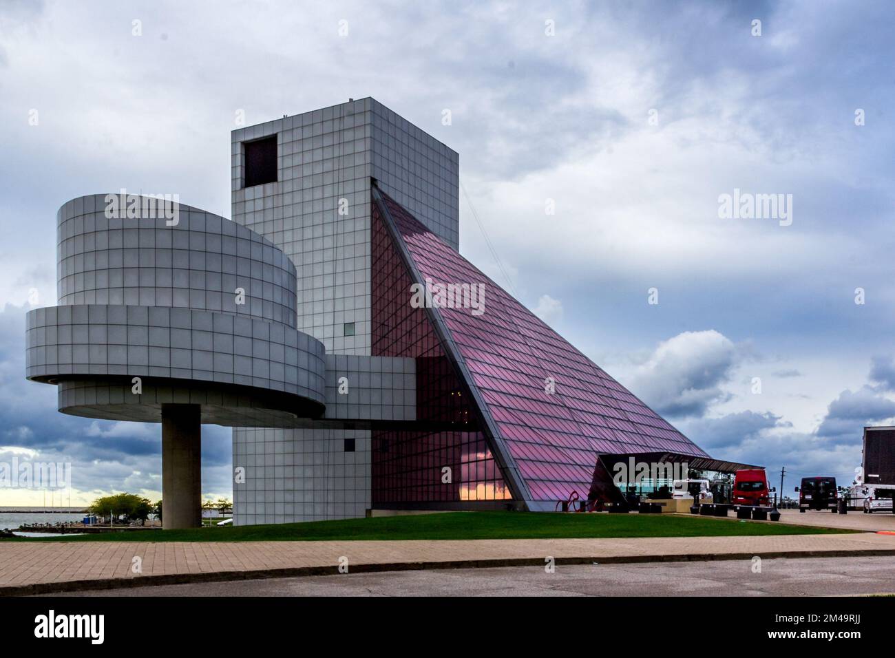 Cleveland, Ohio - USA - 12 septembre 2015 vue horizontale du Rock and Roll Hall of Fame, musée et hall de la renommée situé dans le centre-ville de Cleveland. Focalisé Banque D'Images