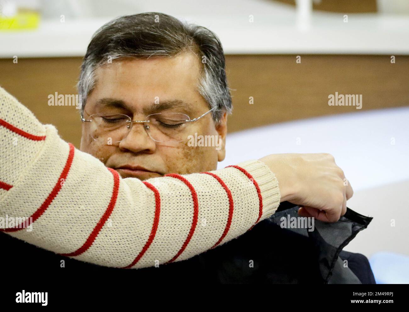 SÃO PAULO, SP - 19.12.2022: RODA Viva ENTREVISTA FLÁVIO DINO - l'ancien gouverneur de Maranhão et futur ministre de la Justice, Flávio Dino (PSB) est la personne interrogée du programme Roda Viva sur TV Cultura dans la nuit de ce lundi (19). (Photo: Aloisio Mauricio/Fotoarena) Banque D'Images