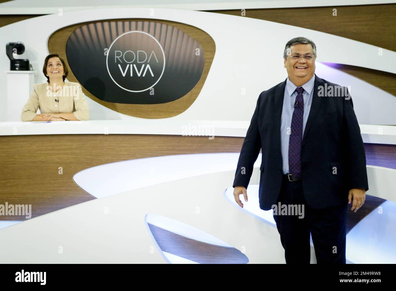 SÃO PAULO, SP - 19.12.2022: RODA Viva ENTREVISTA FLÁVIO DINO - l'ancien gouverneur de Maranhão et futur ministre de la Justice, Flávio Dino (PSB) est la personne interrogée du programme Roda Viva sur TV Cultura dans la nuit de ce lundi (19). (Photo: Aloisio Mauricio/Fotoarena) Banque D'Images