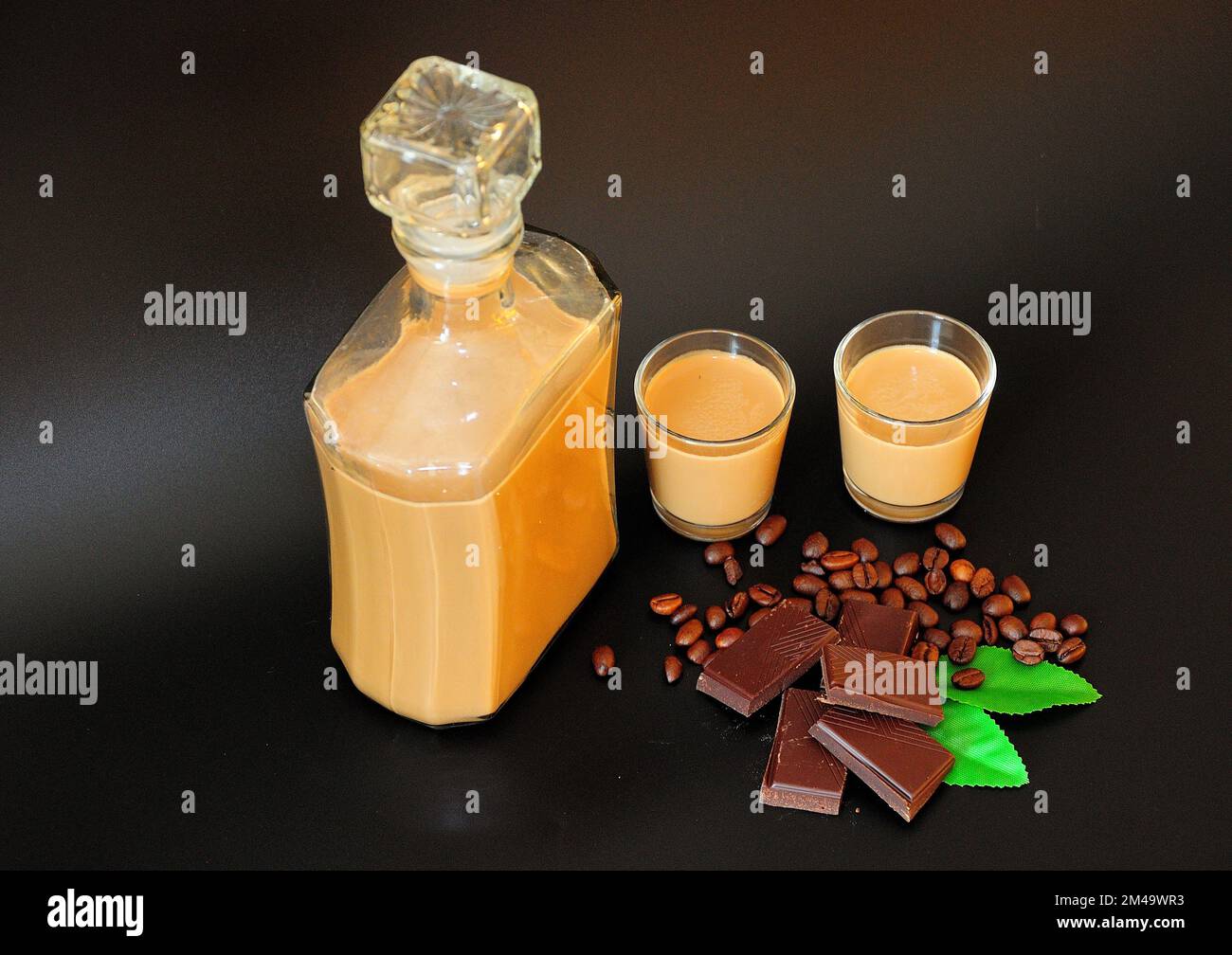 Bouteilles de liqueur de café Sheridan Photo Stock - Alamy
