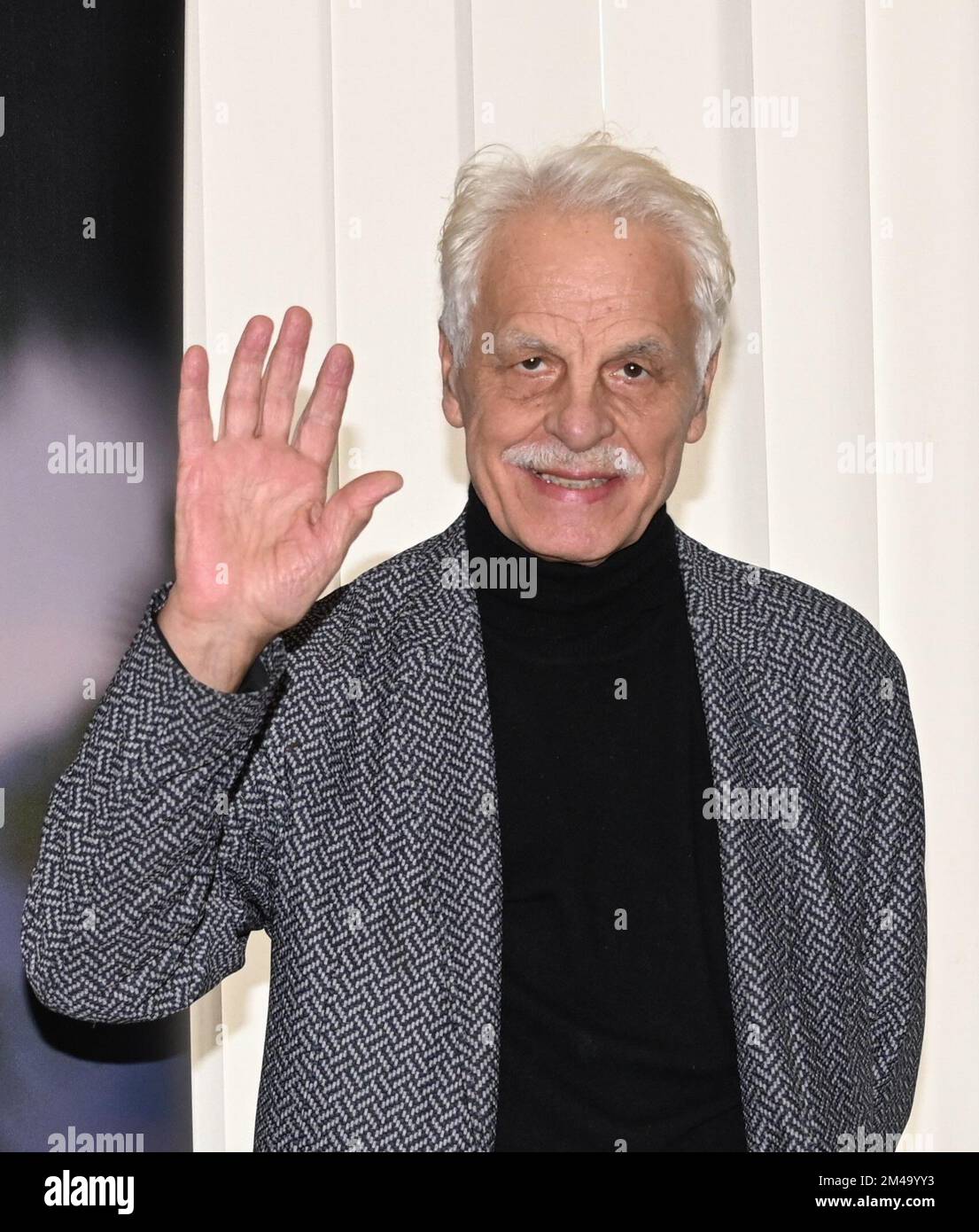 Milan, Italie. 19th décembre 2022. Milano, Italie ARNOLDO MONDADORI les livres pour changer la présentation mondiale de la fiction docu par Francesco Miccichè réalisateur interprété par Michele Placido, Valeria Cavalli, Flavio Parenti, Brenno Placido, Valentina Ghelfi, Produit par Gloria Giorgianni et Torre Sansonetti à partir de dans la photo:Michele Placido crédit: Agence de photo indépendante/Alamy Live News Banque D'Images