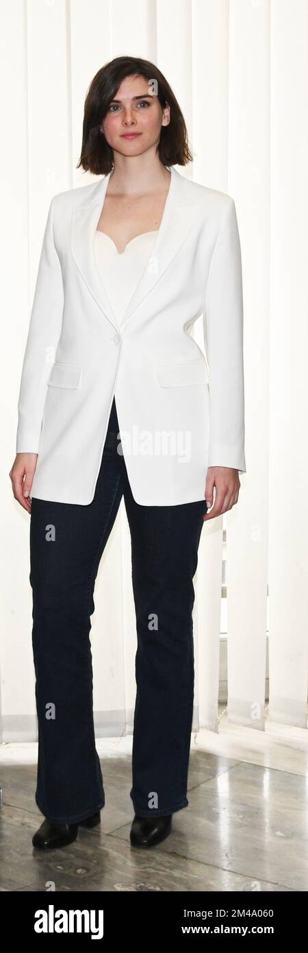 Milan, Italie. 19th décembre 2022. Milan, Italie ARNOLDO MONDADORI les livres pour changer la présentation mondiale de la fiction docu par Francesco Miccichè réalisateur interprété par Michele Placido, Valeria Cavalli, Flavio Parenti, Brenno Placido, Valentina Ghelfi, Produit par Gloria Giorgianni et Torre Sansonetti dans la photo:Valentina Ghelfi crédit: Agence de photo indépendante/Alamy Live News Banque D'Images