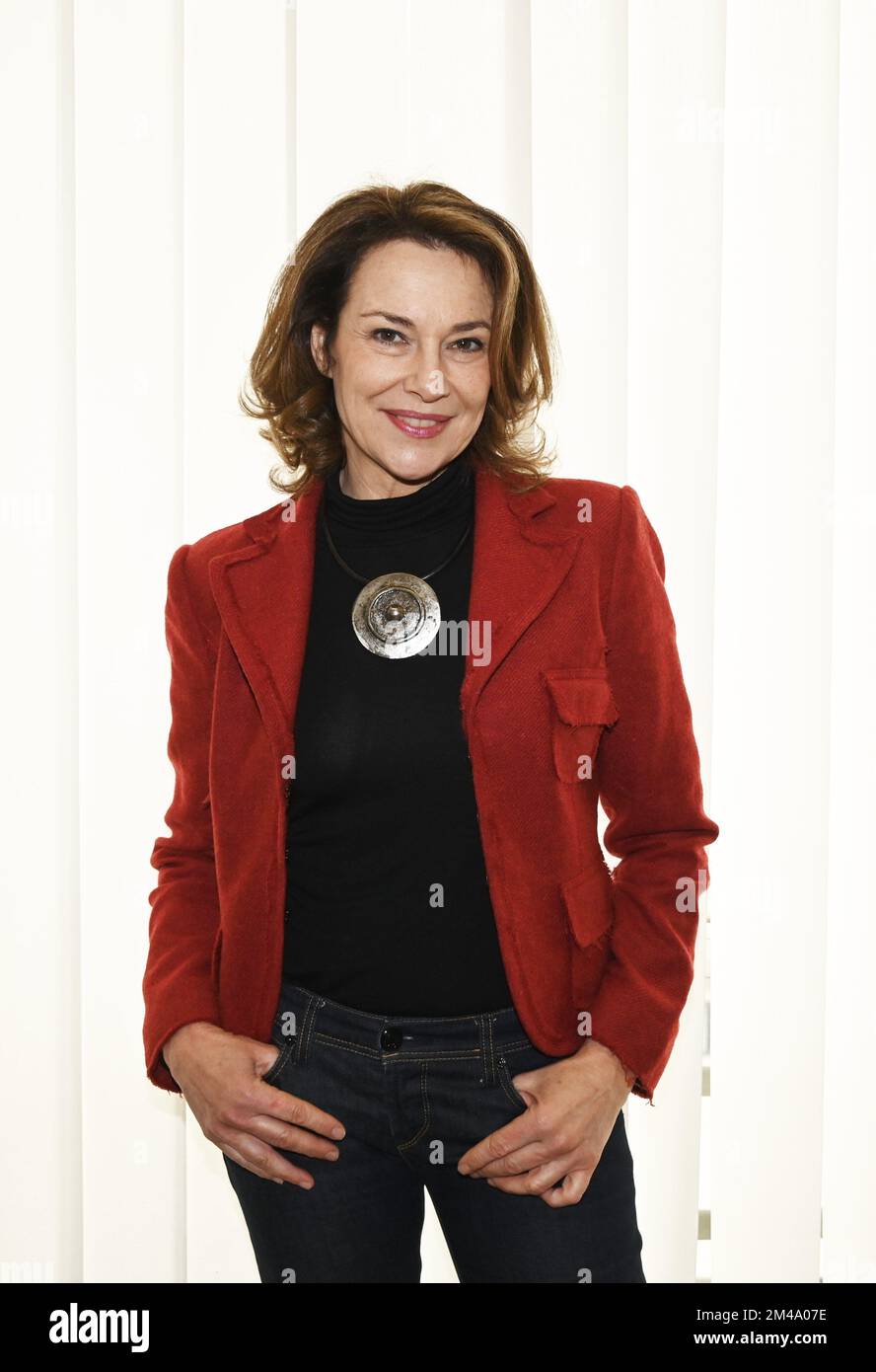 Milan, Italie. 19th décembre 2022. Milano, Italie ARNOLDO MONDADORI les livres pour changer la présentation mondiale de la fiction docu par Francesco Miccichè réalisateur interprété par Michele Placido, Valeria Cavalli, Flavio Parenti, Brenno Placido, Valentina Ghelfi, Produit par Gloria Giorgianni et Torre Sansonetti à partir de dans la photo:Valeria Cavalli crédit: Agence de photo indépendante/Alamy Live News Banque D'Images