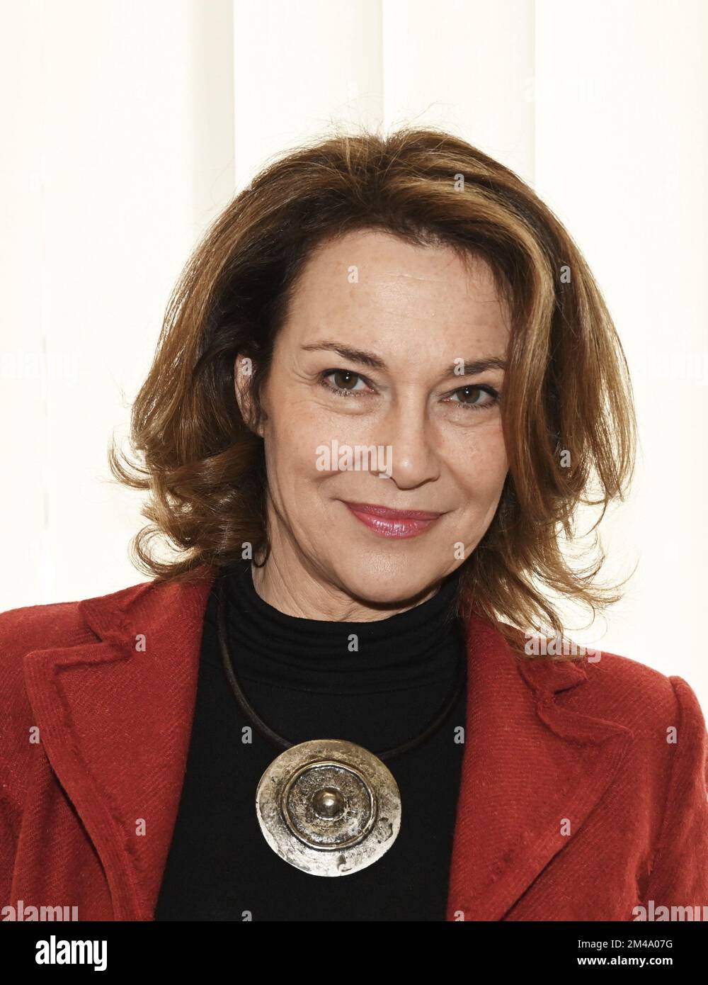 Milan, Italie. 19th décembre 2022. Milano, Italie ARNOLDO MONDADORI les livres pour changer la présentation mondiale de la fiction docu par Francesco Miccichè réalisateur interprété par Michele Placido, Valeria Cavalli, Flavio Parenti, Brenno Placido, Valentina Ghelfi, Produit par Gloria Giorgianni et Torre Sansonetti à partir de dans la photo:Valeria Cavalli crédit: Agence de photo indépendante/Alamy Live News Banque D'Images