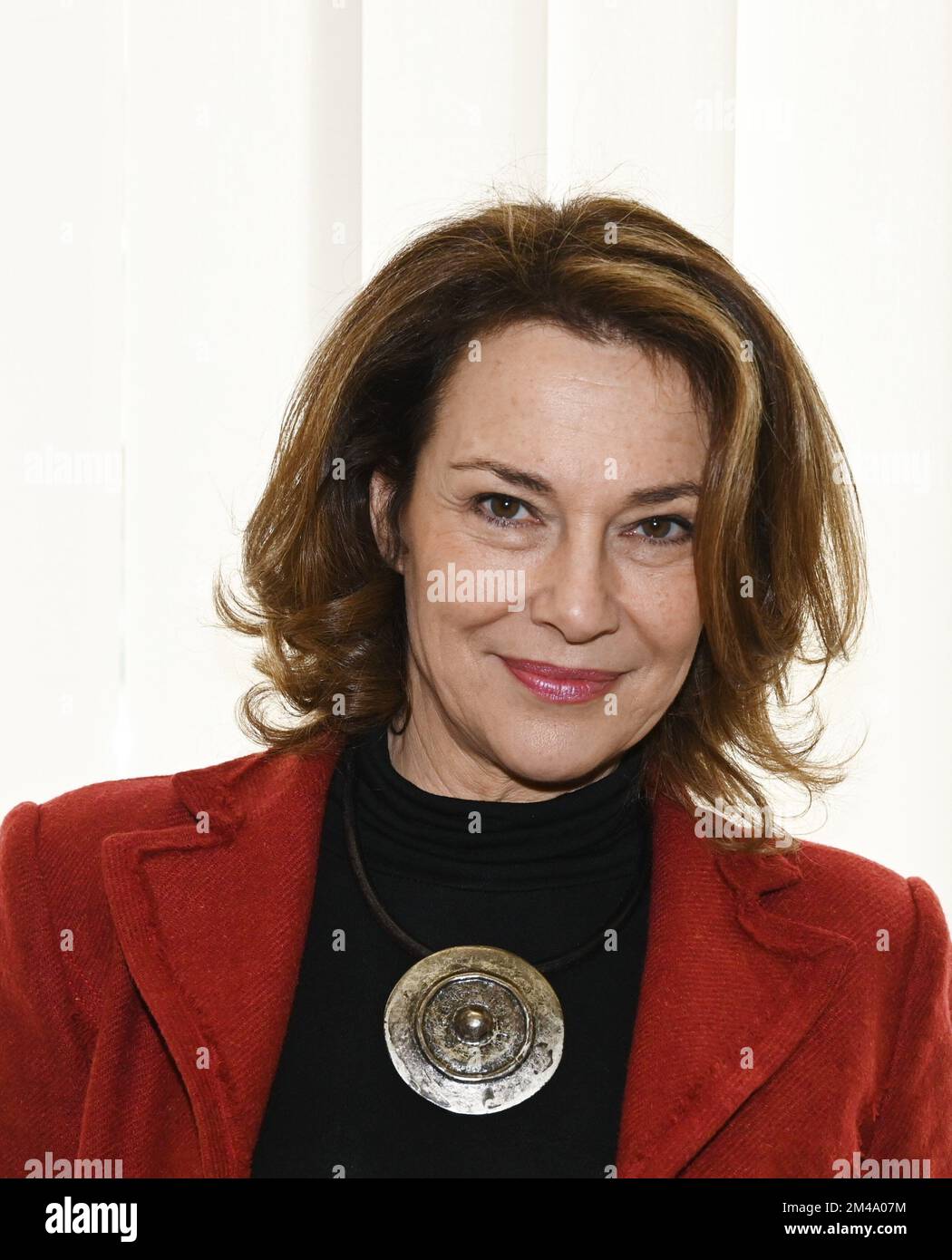 Milan, Italie. 19th décembre 2022. Milano, Italie ARNOLDO MONDADORI les livres pour changer la présentation mondiale de la fiction docu par Francesco Miccichè réalisateur interprété par Michele Placido, Valeria Cavalli, Flavio Parenti, Brenno Placido, Valentina Ghelfi, Produit par Gloria Giorgianni et Torre Sansonetti à partir de dans la photo:Valeria Cavalli crédit: Agence de photo indépendante/Alamy Live News Banque D'Images