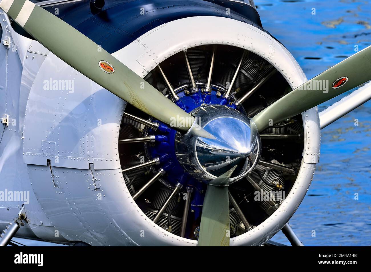 Un moteur à hélice sur un avion flottant attaché à une verrue sur l'île Salt Springs Colombie-Britannique Canada. Banque D'Images