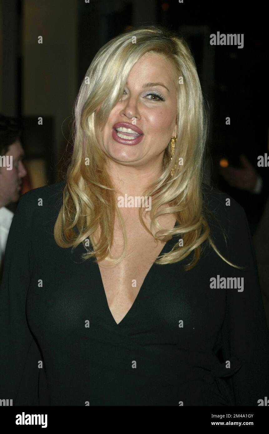 Jennifer Coolidge participe à l'après-fête pour la première de « Legigally Blond 2: Red, White & Blond » de MGM au Christie's Rockefeller Center de New York sur 30 juin 2003. Crédit photo : Henry McGee/MediaPunch Banque D'Images