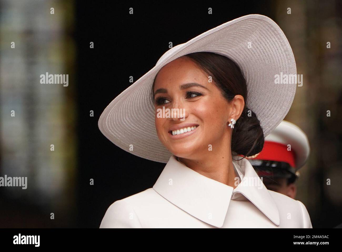 EXAMEN de l'AN 2022 photo du dossier datée du 03/06/22 - la duchesse de Sussex quitte le Service national de Thanksgiving à la cathédrale Saint-Paul, à Londres, le deuxième jour des célébrations du Jubilé de platine pour la reine Elizabeth II Date de publication : mardi 20 décembre 2022. Banque D'Images