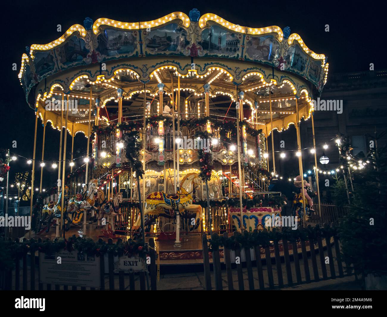 Marché de Noël la nuit à Liverpool. Banque D'Images