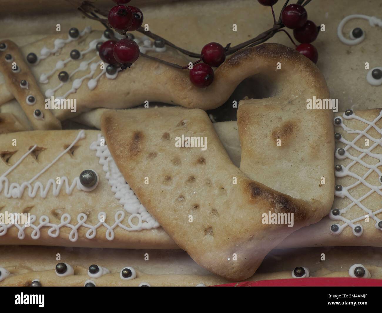 Tolède Espagne noël traditionnel massepain sucré fait avec moulin à amandes, oeufs, eau et sucre dans une pâtisserie Banque D'Images