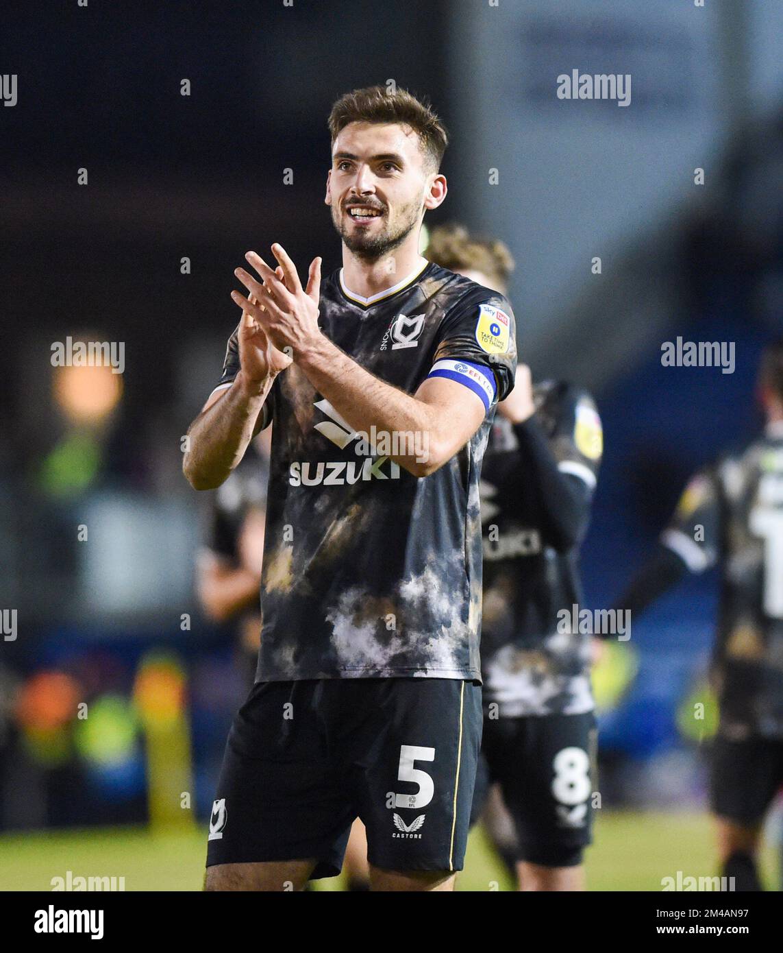 Warren O'Hora de MK dons après la Ligue EFL un match entre Portsmouth et MK dons à Fratton Park , Portsmouth , Royaume-Uni - 17th décembre 2022 usage éditorial seulement. Pas de merchandising. Pour les images de football, les restrictions FA et Premier League s'appliquent inc. Aucune utilisation Internet/mobile sans licence FAPL - pour plus de détails, contactez football Dataco Banque D'Images