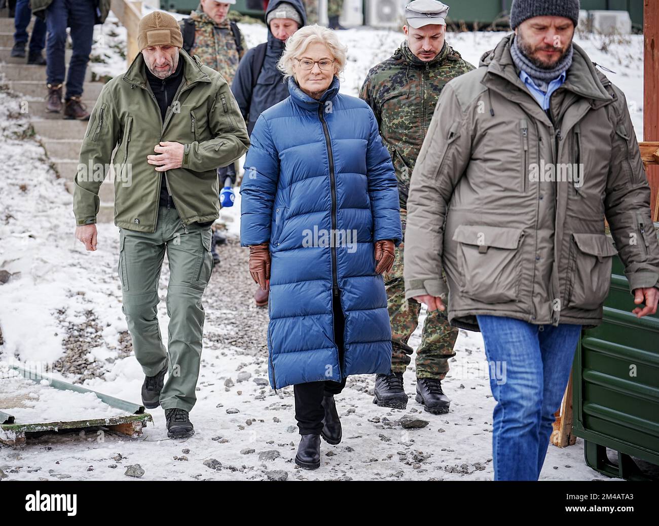 Ne l’est pas, la Slovaquie. 20th décembre 2022. Christine Lambrecht (SPD), ministre fédérale de la Défense, visite les soldats allemands de la Bundeswehr stationnés en Slovaquie à Lest (infanterie de montagne). Les soldats allemands en Slovaquie, qui bordent directement l'Ukraine, font partie de la Force opérationnelle de défense contre les missiles aériens et du groupement tactique multinational de l'OTAN. Credit: Kay Nietfeld/dpa/Alay Live News Banque D'Images
