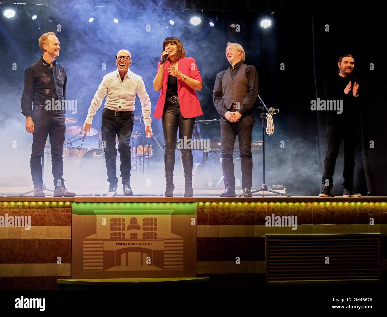 Teatro Corallo, Bardolino (VR), Italie, 10 décembre 2022, Silvia Mezzanotte, Carlo Marrale, Roberto Pagani, Claudio Del signore e Riccardo Cherubini Banque D'Images