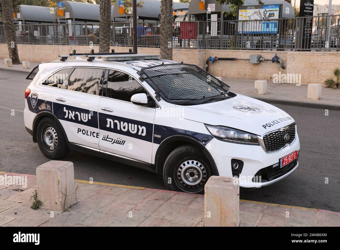 JÉRUSALEM, ISRAËL - 29 OCTOBRE 2022 : voiture de police Kia Sorento SUV à Jérusalem, Israël. Israël la police est la force de police civile d'Israël. Banque D'Images