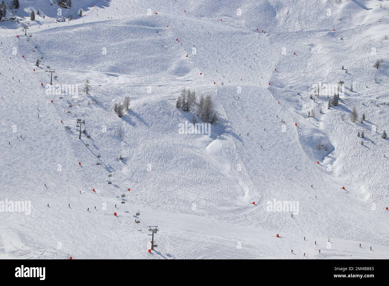 Mayrhofen - station de ski d'hiver autrichienne dans le Tyrol. Alpes centrales autrichiennes. Banque D'Images