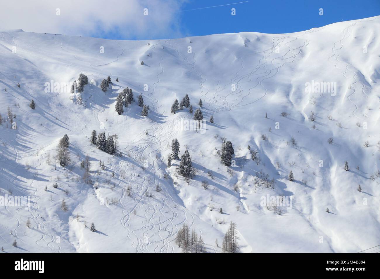 Ski hors piste à Mayrhofen, Autriche. Station de ski dans la région du Tyrol. Neige fraîche. Banque D'Images
