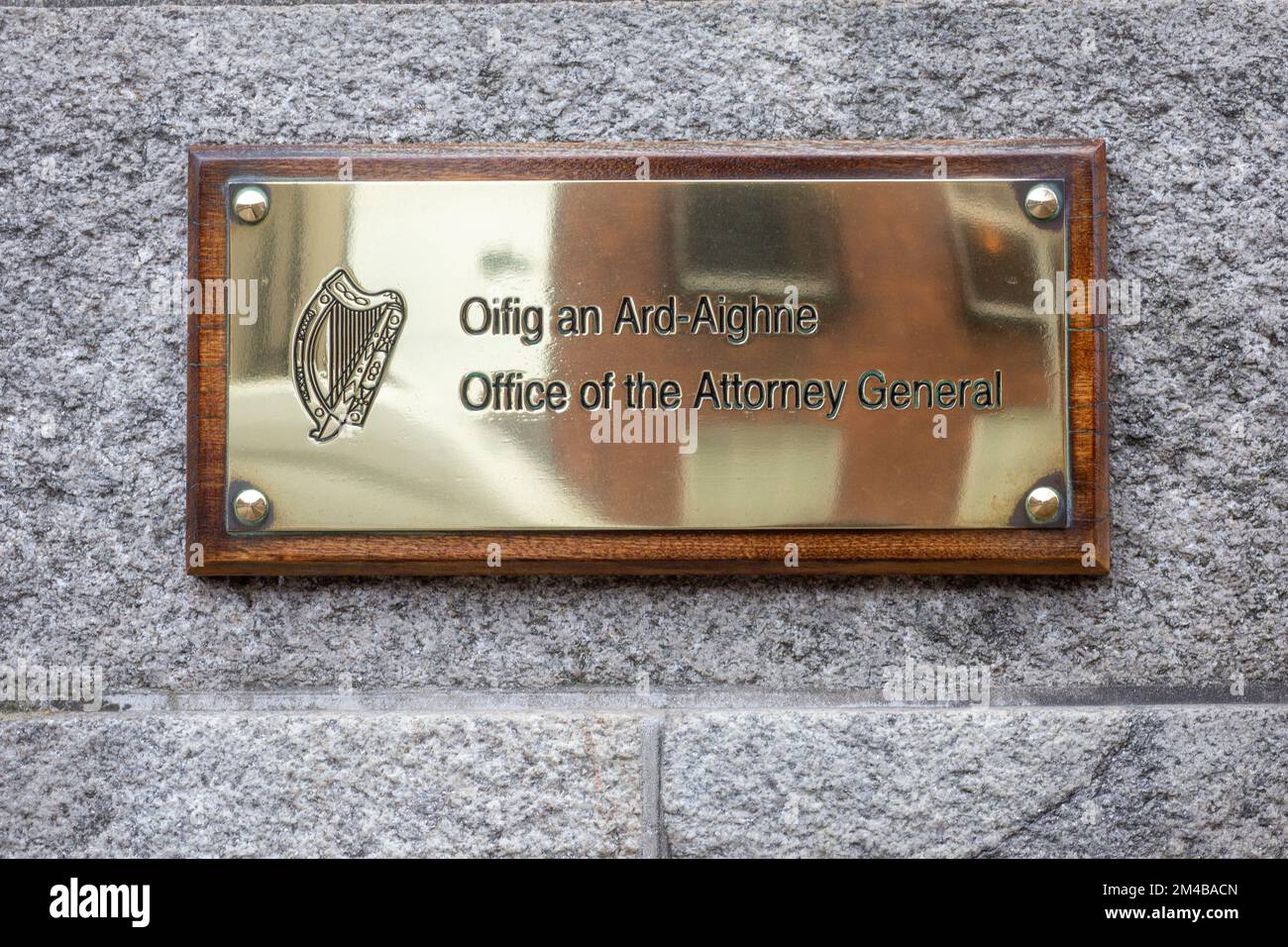 Un panneau sur le bâtiment de l'Office irlandais du Procureur général à Dublin Banque D'Images