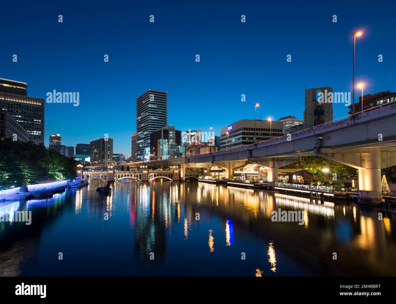Dojimahama Vue de nuit, Osaka, Japon Banque D'Images