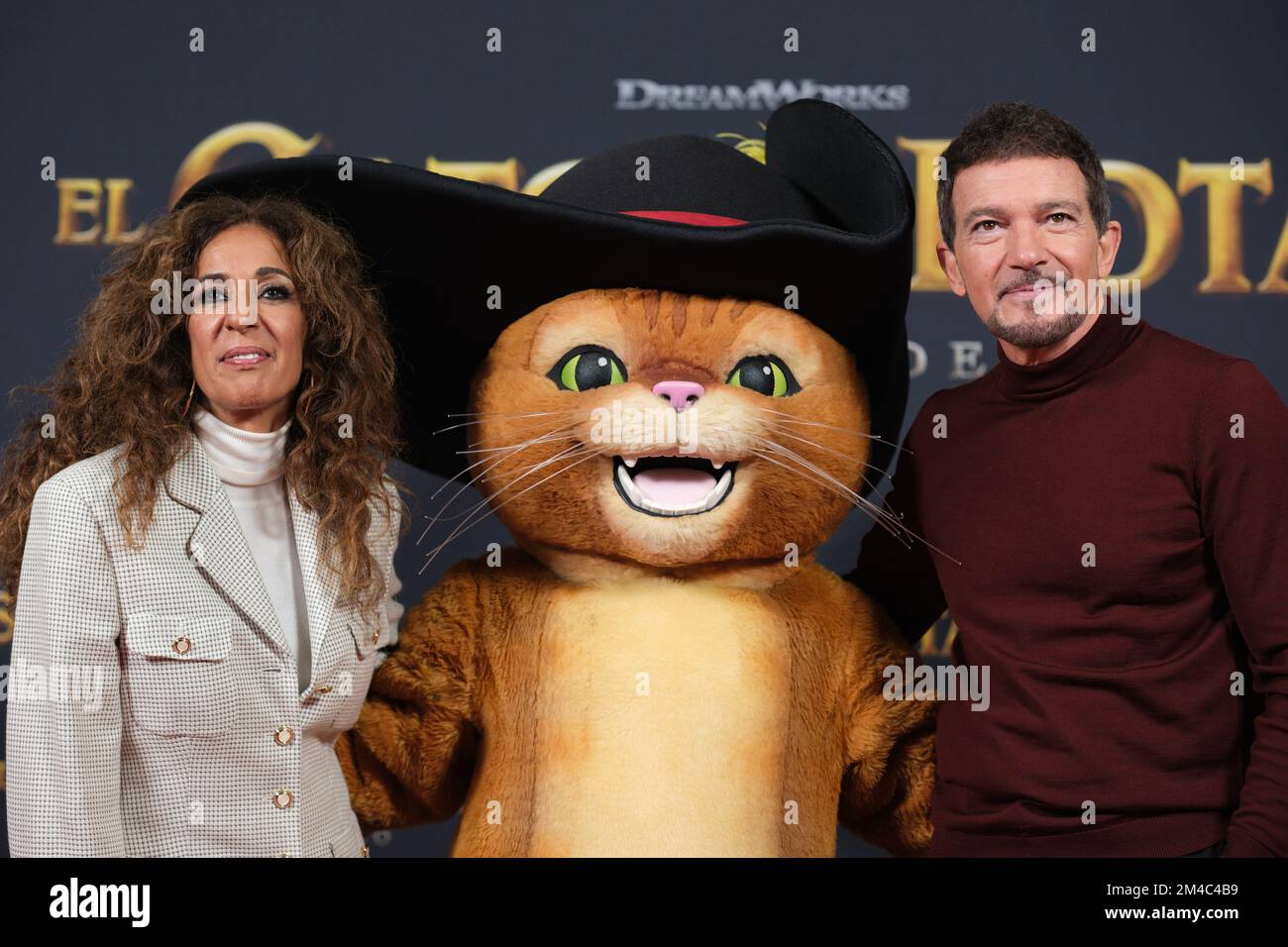 Madrid, Espagne. 20th décembre 2022. L'acteur Antonio Banderas et la chanteuse Rosario Flores assistent à la séance photo « El Gato con Botas: El Ultimo Deseo » (Puss in Boots: The Last Wish) à l'hôtel Urso de Madrid. Crédit : SOPA Images Limited/Alamy Live News Banque D'Images