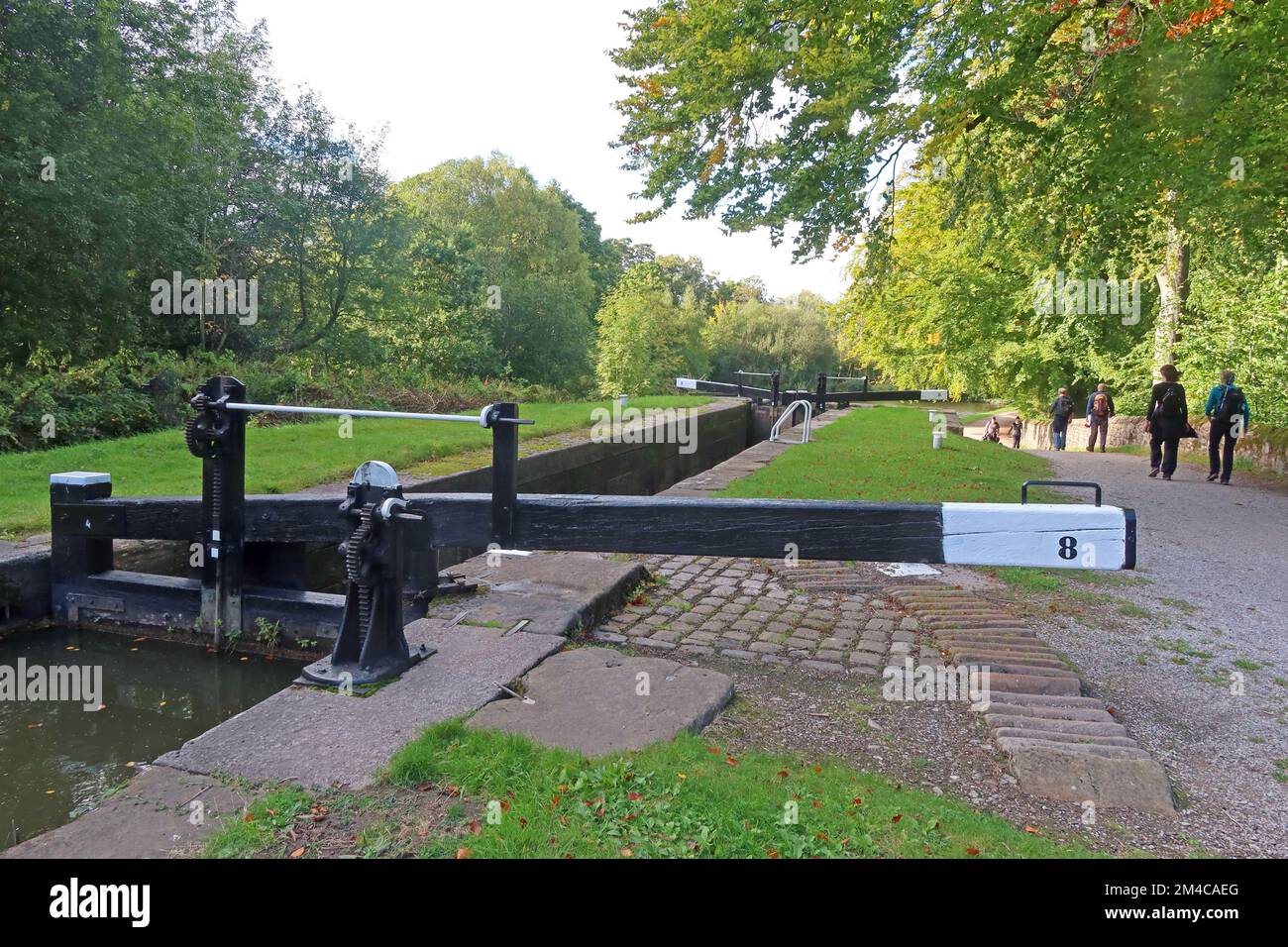 No 8, écluses sur le canal de la forêt de Peak, Marple, Stockport, Cheshire, Angleterre, ROYAUME-UNI, SK6 6BN Banque D'Images