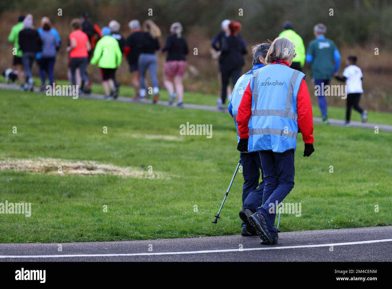 Parkwalkers photographiés participant à un événement Parkwalk Parkrun à Portsmouth, Hampshire, Royaume-Uni. Banque D'Images