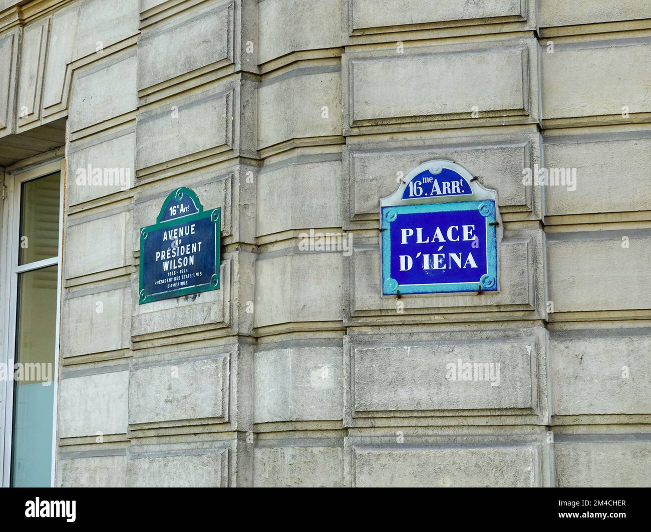 Panneaux de rue, plaques, Avenue President Wilson et place d’Iéna, 16th arrondissement, Paris, France. Banque D'Images